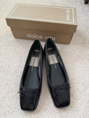 NEW Dolce Vita Anisa Square Toe Flat in Black Embossed Leather in size 9
